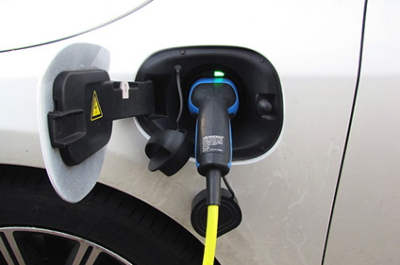 Im Jahr 2024 waren Elektrofahrzeuge bis zu 47 % preiswerter als Autos mit Verbrennungsmotor